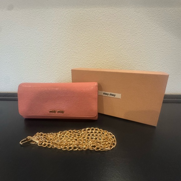 Miu Miu Pink Leather Clutch Wallet with Gold Chain - Picture 8 of 8